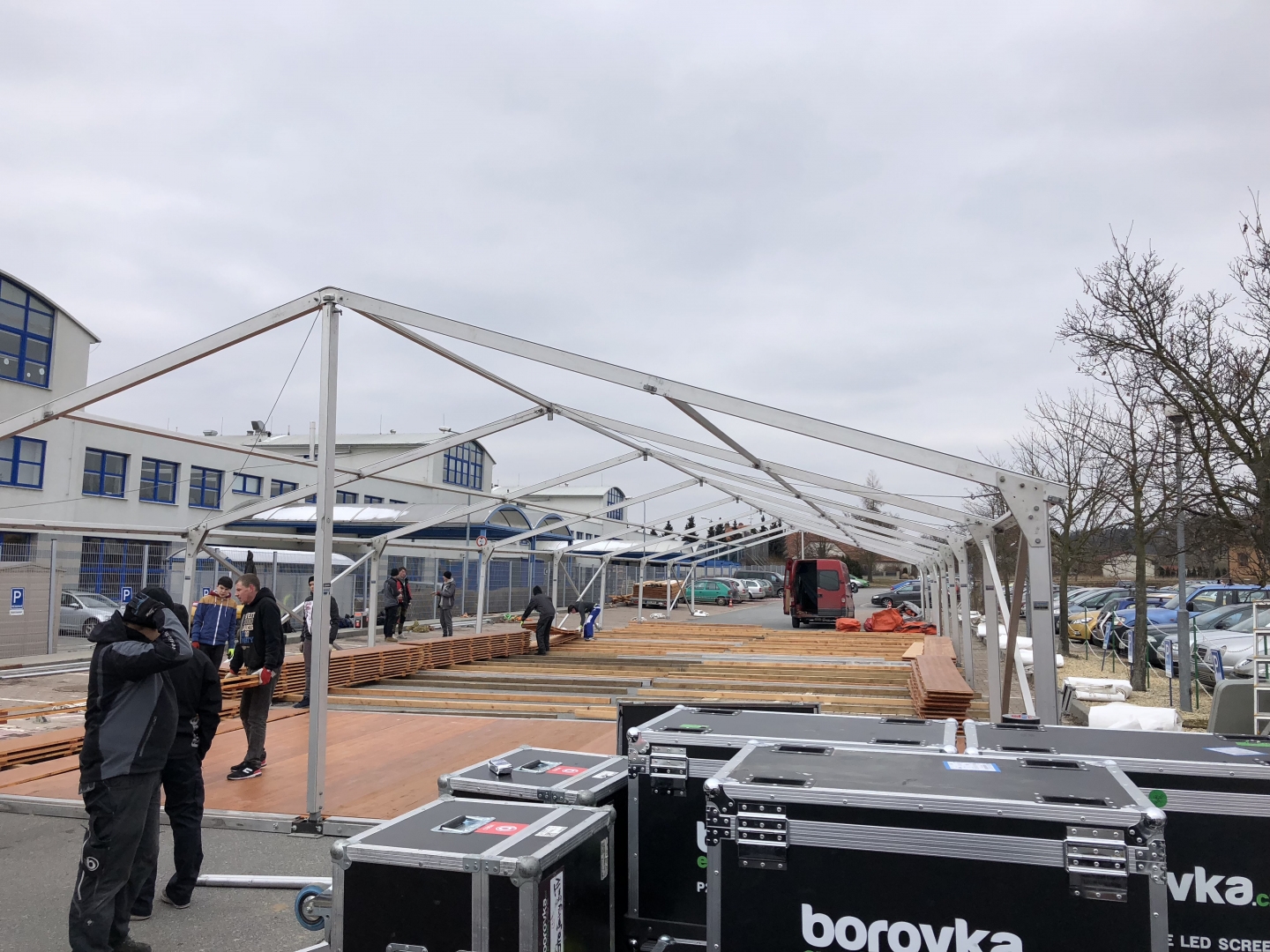 Pronájem párty stanů a podlah